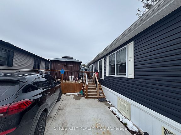 3rd image of 22790 Amiens Rd #8