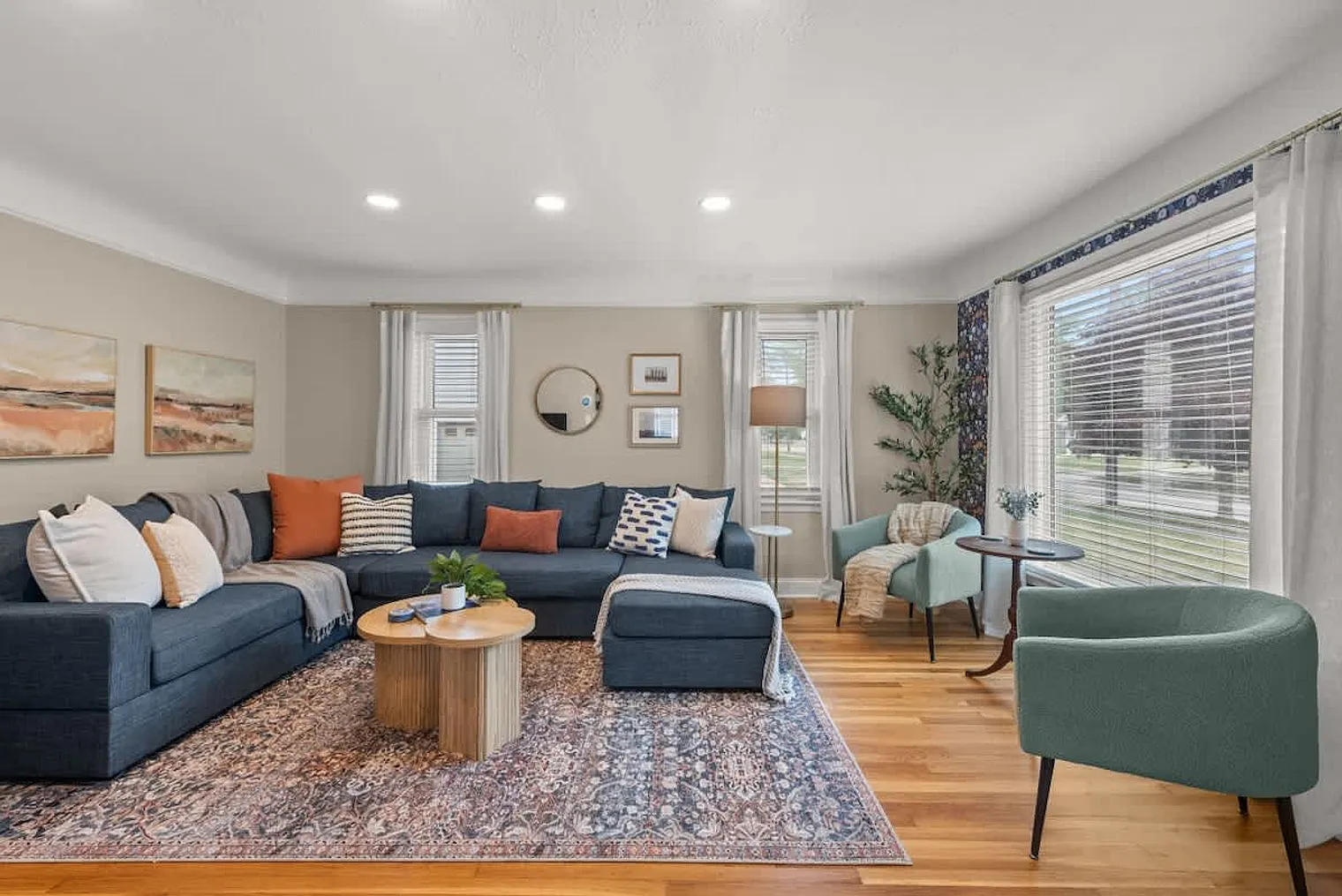 3 bed, 2.0 bath, 1087 sqft, $3,564 — Photo 1