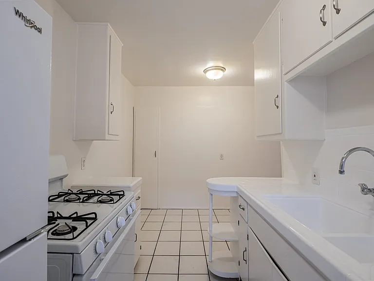 756 S Plymouth Blvd #6 — Photo 15