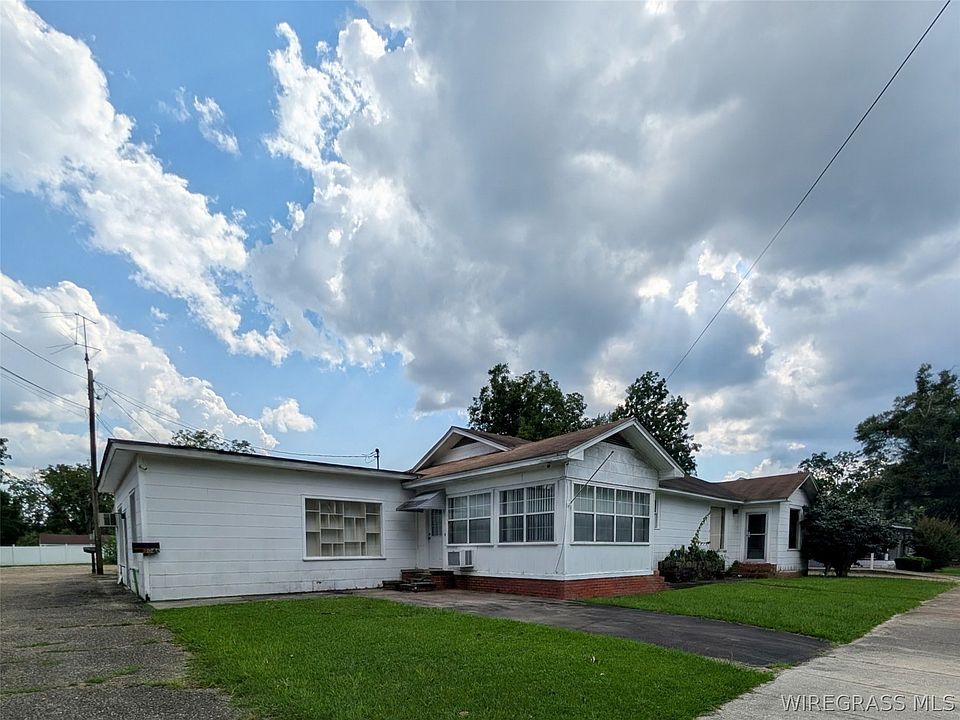 1st image of 404 E Stewart Ave