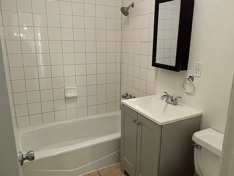 841 W 5th St #4 — Photo 20