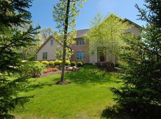 111 Old Iroquois Dr, North Barrington, IL 60010