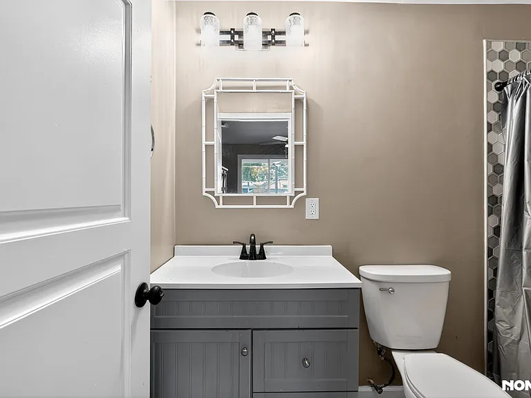 1ST FLOOR BEDROOM WITH FULL BATH