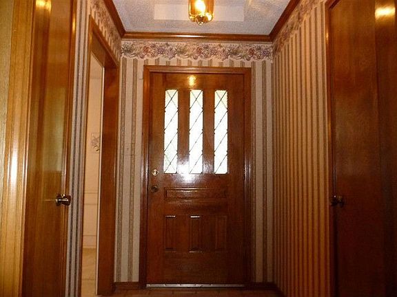 2nd image of 1606 Parkside Trl