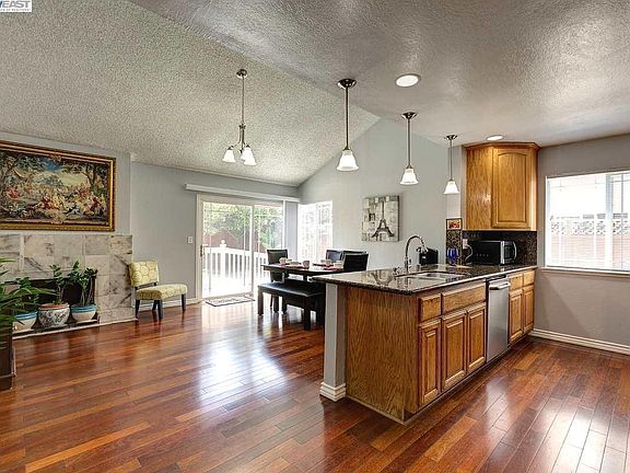 3rd image of 4610 Carmen Way