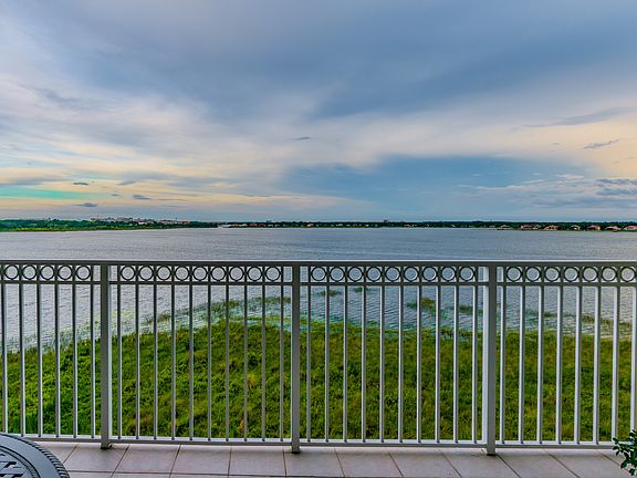 4th image of 8761 The Esplanade APT 19