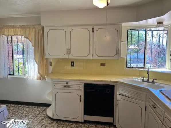 2615 E Manchester St, Tucson, AZ 85716