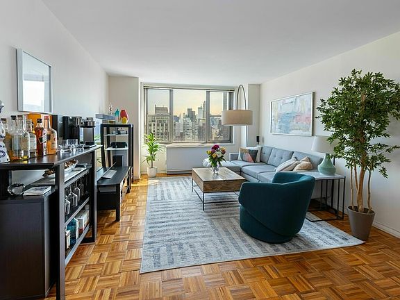 3rd image of 301 E 79th St APT 33R