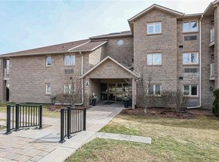 3050 Pinemeadow Dr #16, Burlington, ON