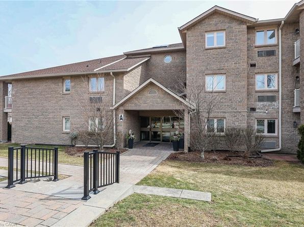 3050 Pinemeadow Dr #16, Burlington, ON L7M 3X5