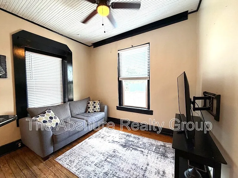 523 E Broad St #C — Photo 6