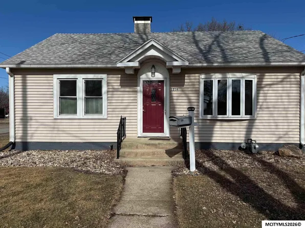 1216 2nd St SW, Mason City, IA 50401