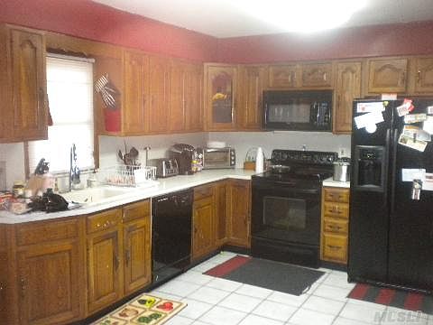 4th image of 8 Whitfield Ln