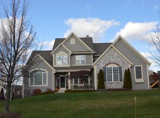 N54W17122 Autumn View Ln, Menomonee Falls, WI 53051