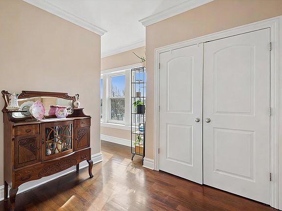 3rd image of 1625 W Catalpa Ave #3