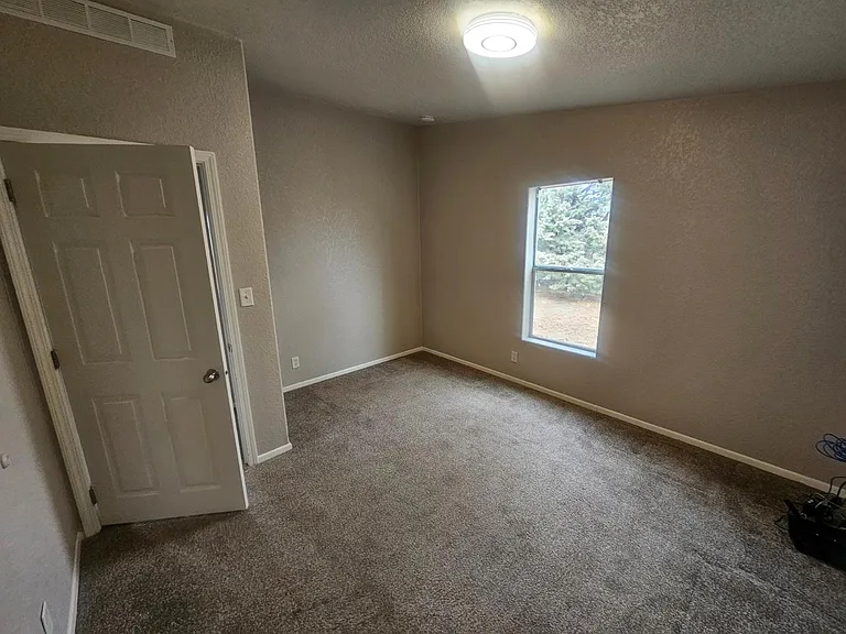 870 Quain Dr — Photo 11
