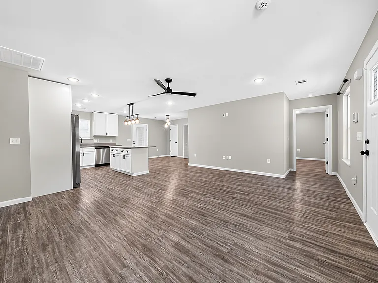 213 Rie Ct — Photo 6