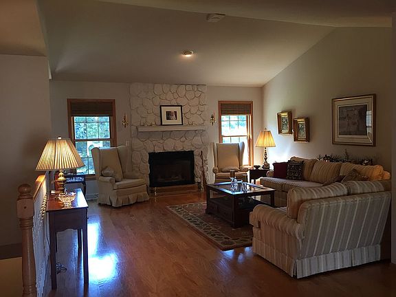 2nd image of 124 Erin Ct