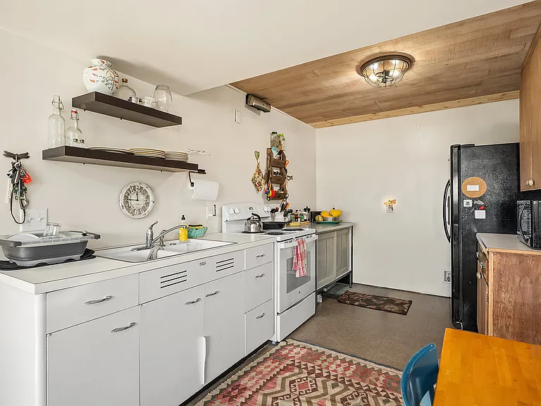 856 Stetson Ave — Photo 3