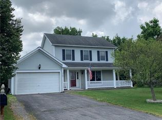 5765 Oatfield Dr, Farmington, NY 14425