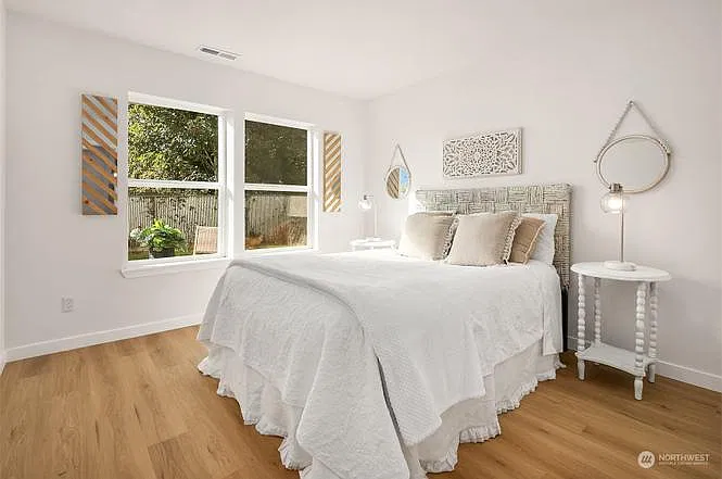 4 bed, 2.5 bath, 2150 sqft, $4,700 — Photo 4