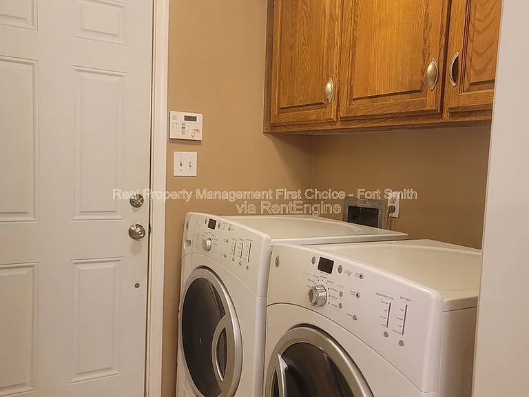306 Elfen Glen St — Photo 9