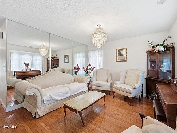 4th image of 303 Dobbs Street