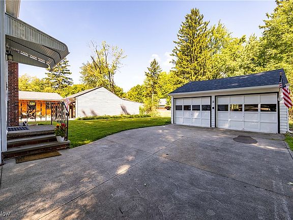 4th image of 25890 Elmer Ave