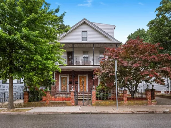 105 Washington Ave, Chelsea, MA 02150