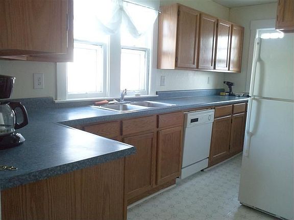 5th image of 196 McKinley Ave N