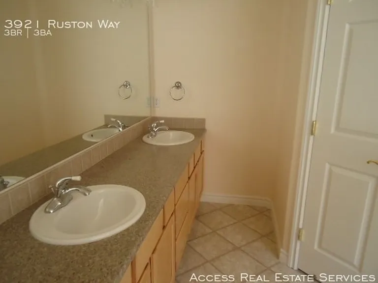 3921 Ruston Way — Photo 7