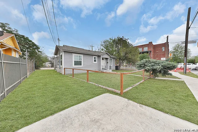3 bed, 2.0 bath, 1176 sqft, $1,750 — Photo 3