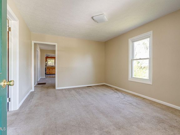 5th image of 569 Vance St