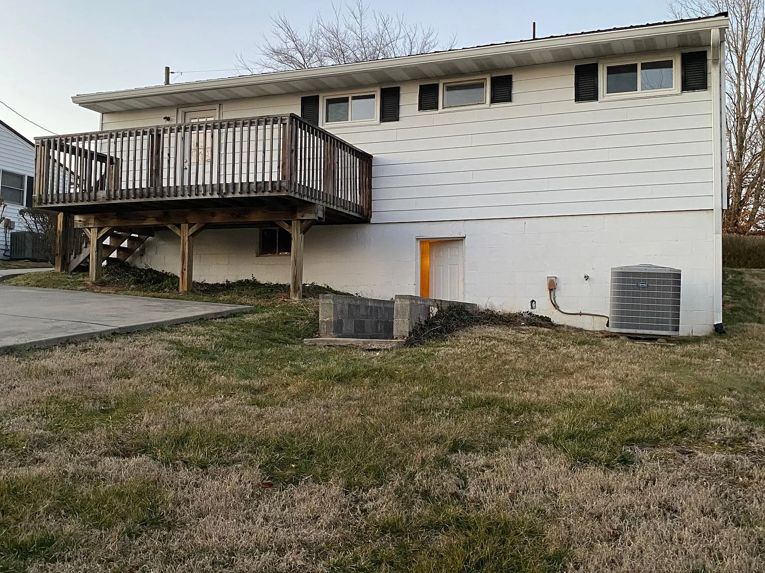 3 bed, 1.5 bath, 912 sqft, $1,500 — Photo 2