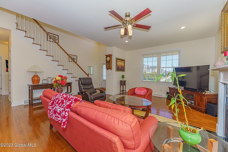 5th image of 22 Cypress Street