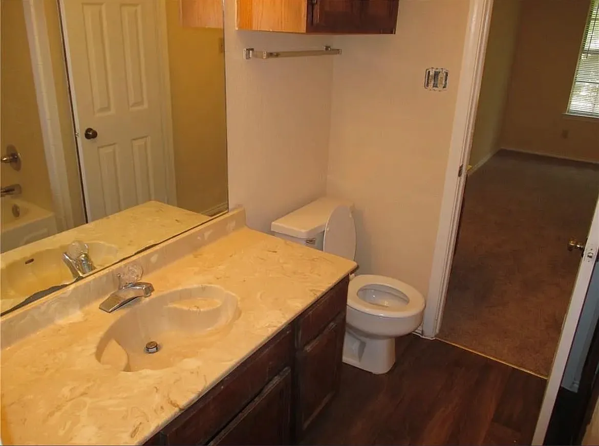 2 bed, 1.5 bath, 1104 sqft, $1,300 — Photo 2