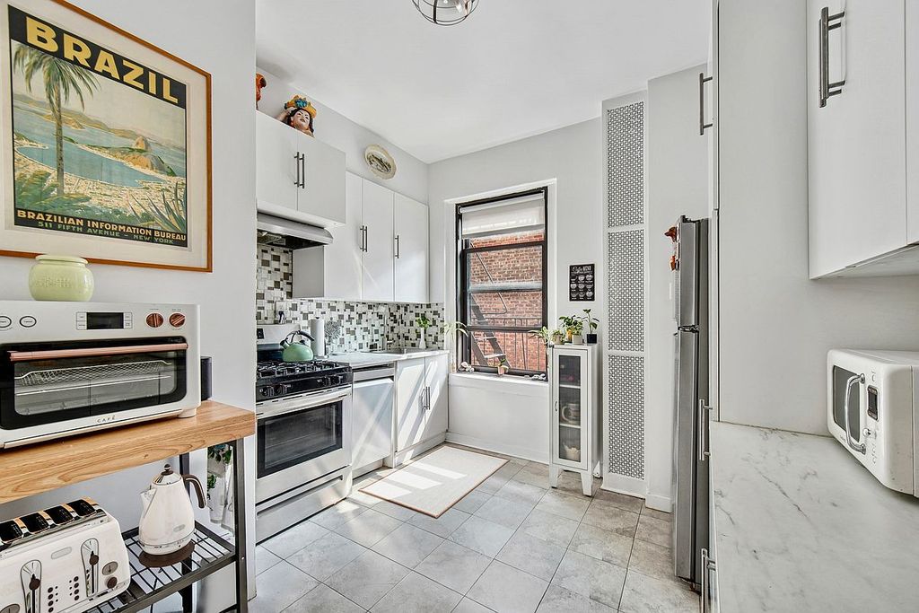 Apartment in Manhattan - View 5