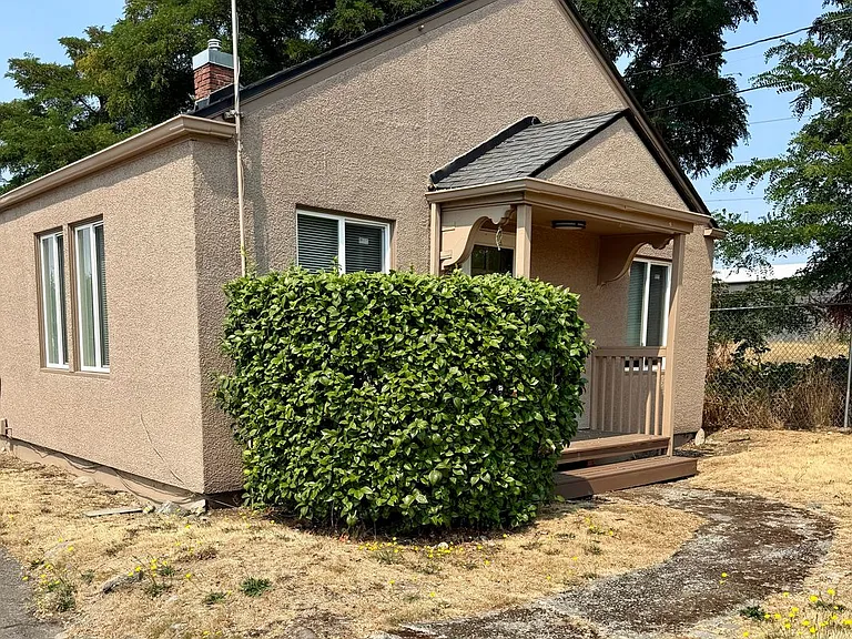 8420 1/2 S Tacoma Way — Photo 11