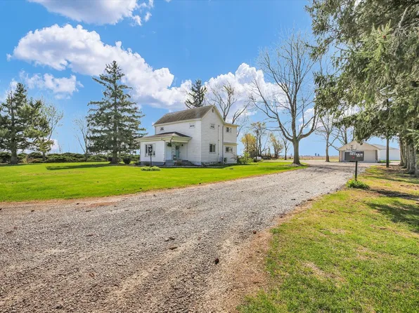 851 E County Road 750 N, Tuscola, IL 61953