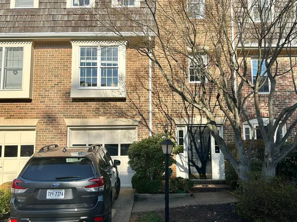 2941 Oakborough Sq, Oakton, VA 22124