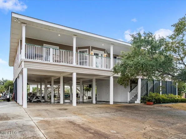 104 Palmwood Dr, Pass Christian, MS 39571