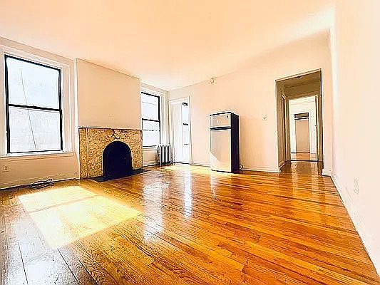 1st image of 301 W 20th St #3I