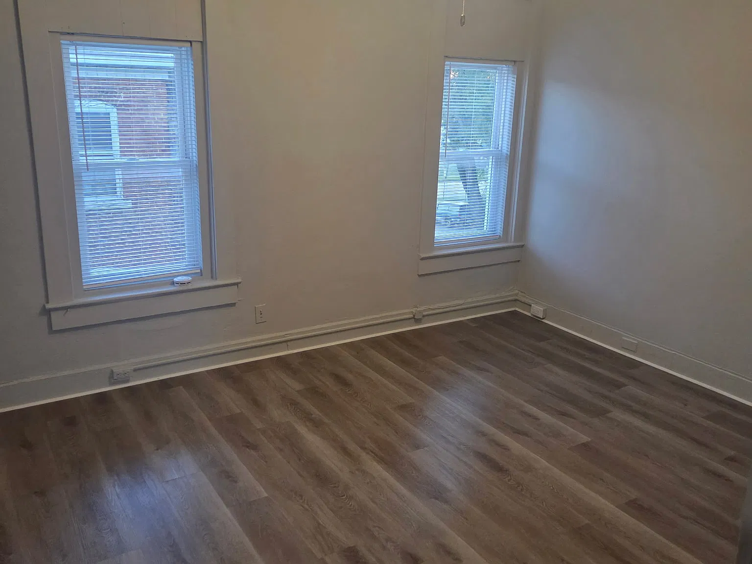 3 bed, 1000 sqft, $1,095 — Photo 2