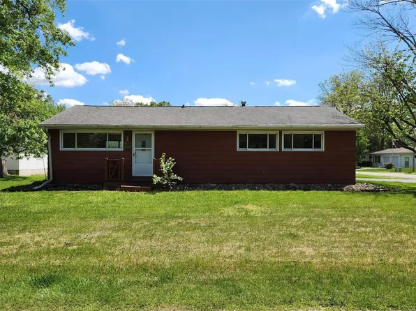 1690 Kane St, Carlyle, IL 62231