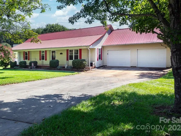 2574 Old Pond Dr, Lincolnton, NC 28092