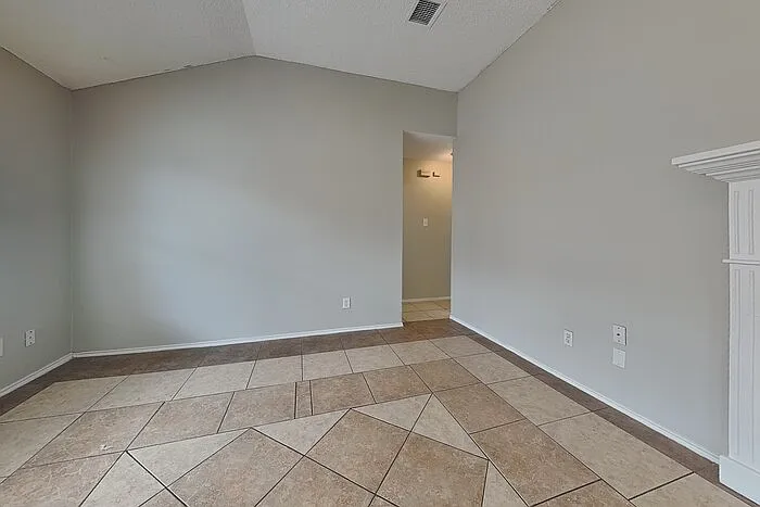 3104 Stonewall Ln — Photo 4