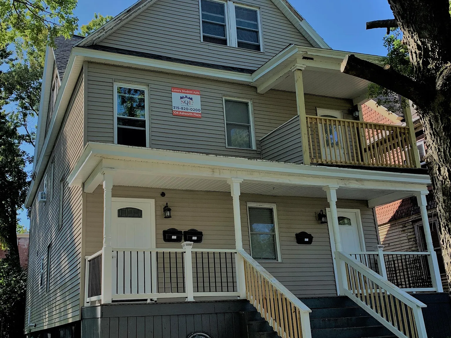104 Ashworth Pl — Photo 2