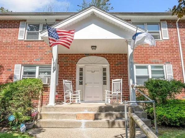 107 Litchfield Pines Dr APT C, Leominster, MA 01453