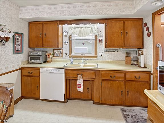5th image of 23965 Lebern Dr