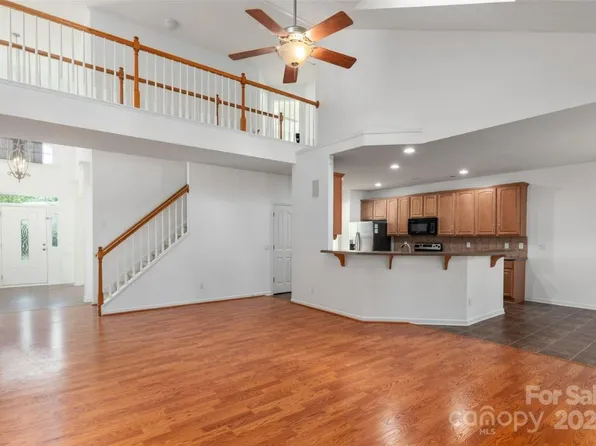 10922 Sedgemoor Ln, Charlotte, NC 28277